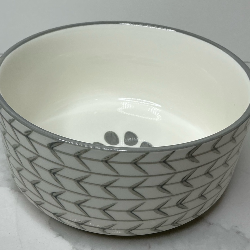 Signature White and Gray Ceramic Dog Bowl
